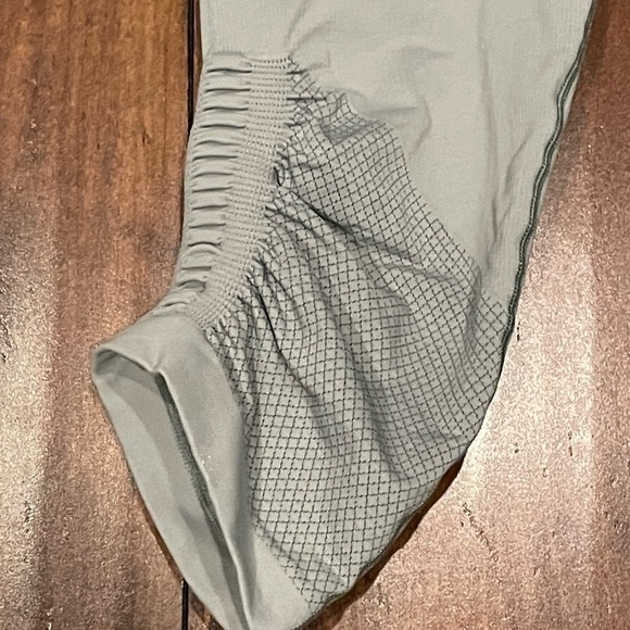 Lululemon Awakening Crop - Taryn Toomey Collection Earl Grey - Picture 5 of 14